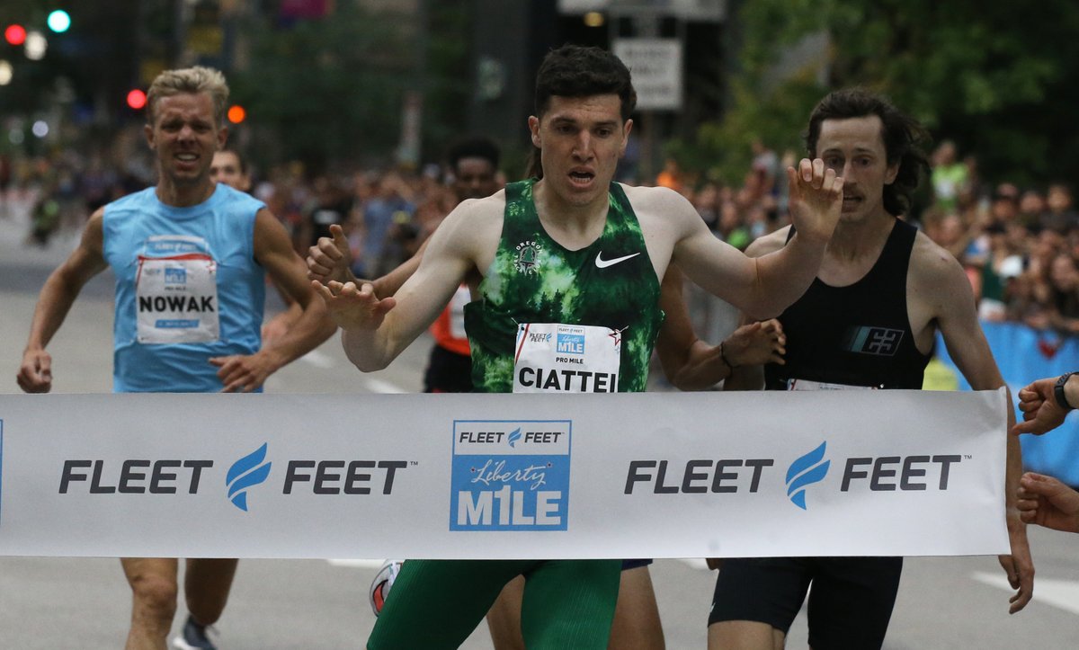 What a FUN race! Congratulations to the winners of the <a href="/FleetFeetPitt/">Fleet Feet Pitt</a> Liberty Mile Pro Miles – Sinclaire Johnson (4:26.54) and Vincent Ciattei (3:58.39)! If you’re a lucky winner from the Elite Running Derby, remember to stop by Market Square to get your <a href="/brooksrunning/">Brooks Running 💙</a> gym bag!