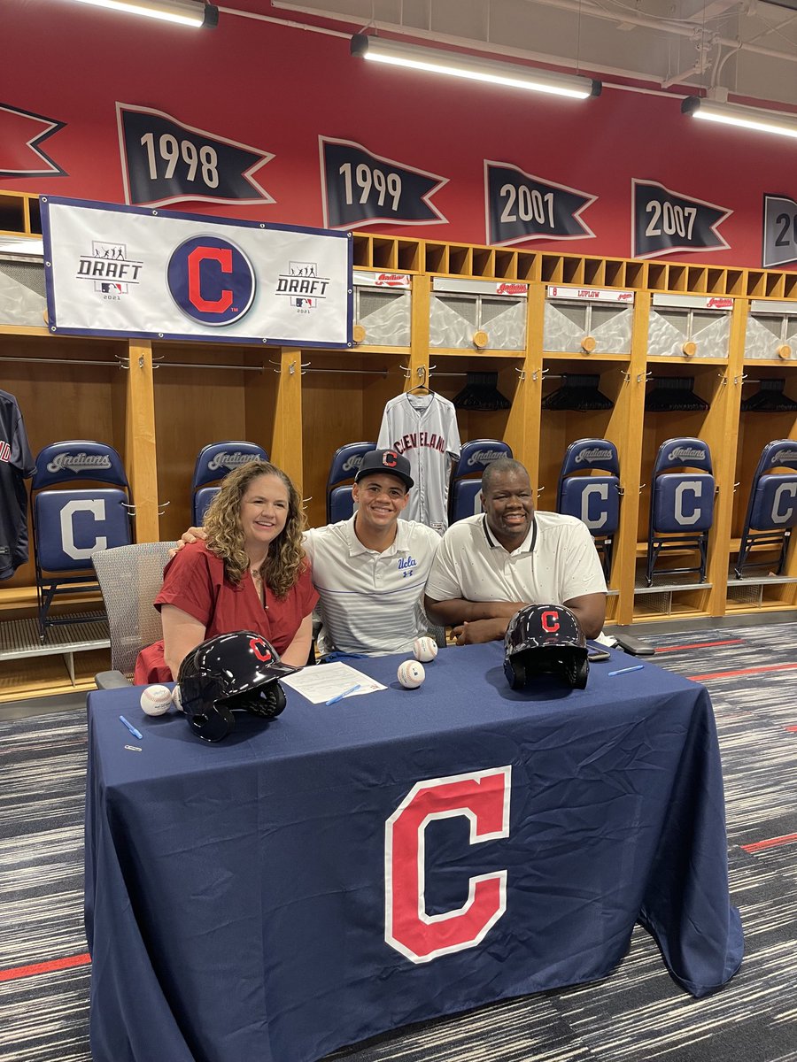 pettwork's tweet photo. Cleveland Indians Signing Day https://t.co/hFOB8GCc9S