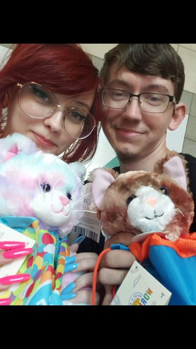 We went to build a bear for our anniversary and I made a stupid face eatting bread https://t.co/JR5t