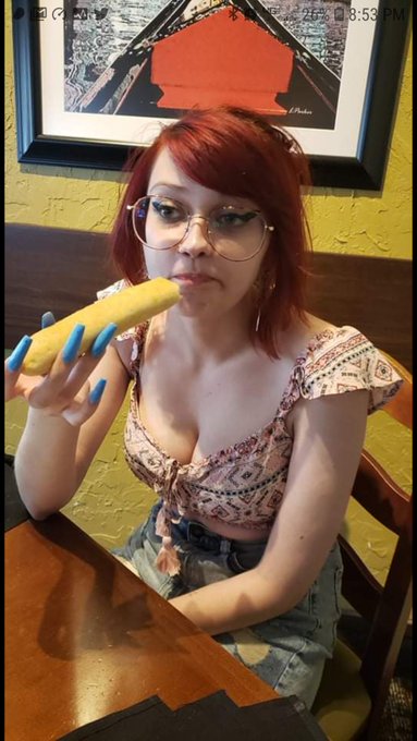 We went to build a bear for our anniversary and I made a stupid face eatting bread https://t.co/JR5t