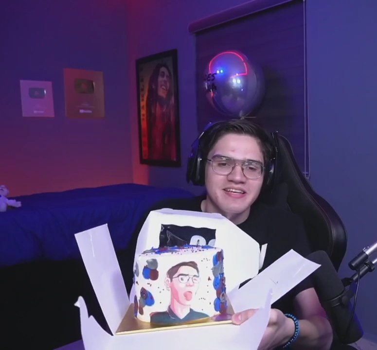 JonniFCB's tweet photo. @elmarianaa muchísimas gracias por este Stream cortito pero tan bueno, lo disfruté mucho, gracias por compartir con nosotros este día con nosotros, espero que hayas tenido un día espectacular y que tengas una noche aún más mejor, te quiero muchísimo Mariana<3
#FelizCumMariana 💜 https://t.co/ckm17pbP6f