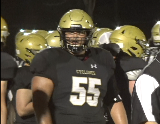 Channel1450com's tweet image. Sacred Heart Griffin Lineman Devin Hale Commits to Illini Football channel1450.com/2021/07/23/sac…