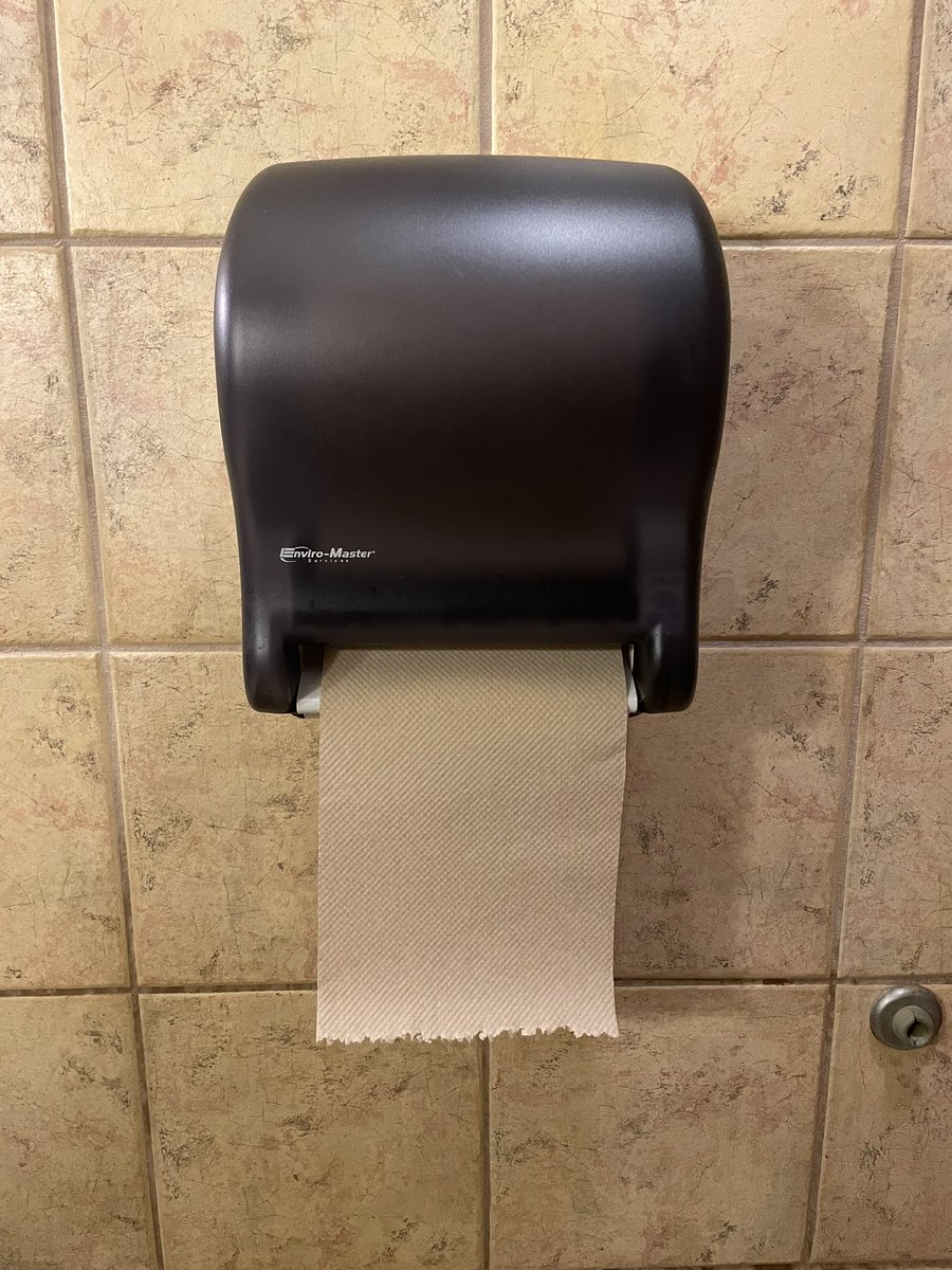 CaucasianJames's tweet photo. amazing performance from this paper towel dispenser tonight. incredibly responsive https://t.co/GyHmMFu5U0