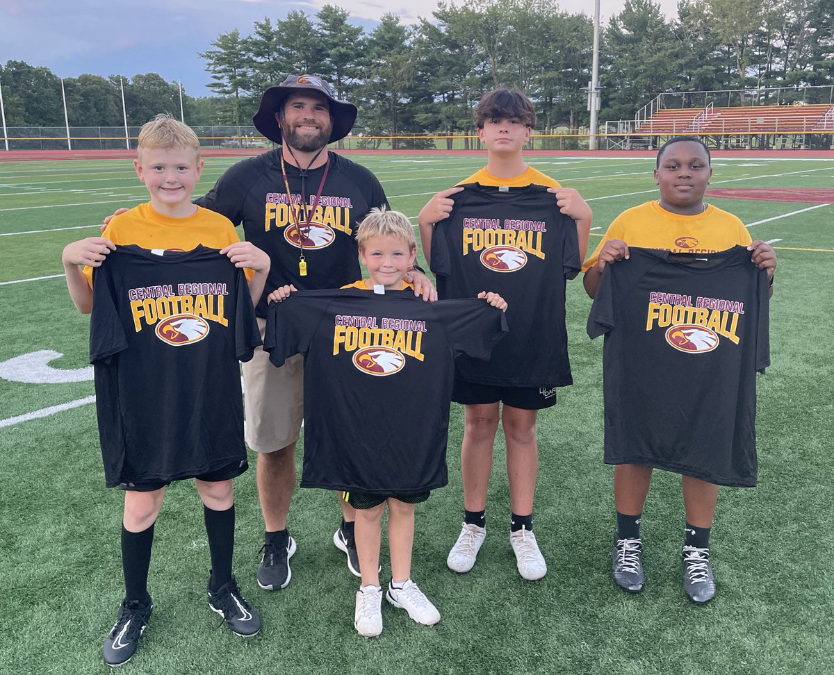 Central_Reg_FB's tweet photo. What a great two days for our community! Thank you to the parents, players, &amp; coaches of the Berkeley AYF. Can’t forget about Tom &amp; Dees Italian Ice for stopping by and BOE/Admin for allowing us to promote our program! The future is bright in Bayville. #WITHAPURPOSE #WEWILL🦅 https://t.co/OVBLBKKEi5