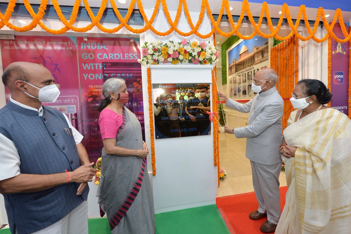 rashtrapatibhvn's tweet image. President Kovind inaugurates the President Estate branch of the State Bank of India in the President&apos;s Estate Market.