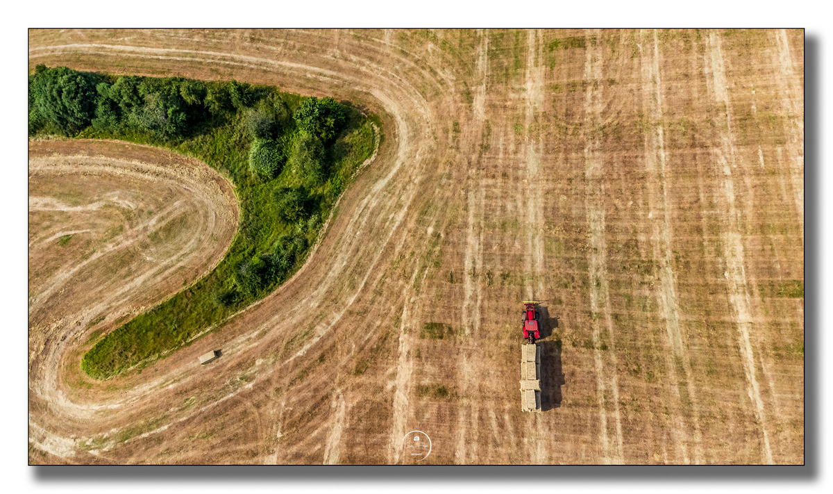GaryHolpin's tweet photo. Good Morning! Another drone photo for today's slice of Devon - bringing in the hay on a local farm before the rain arrived....
#Devon #Eastdevon #Lovedevon https://t.co/1MjDkyNayQ