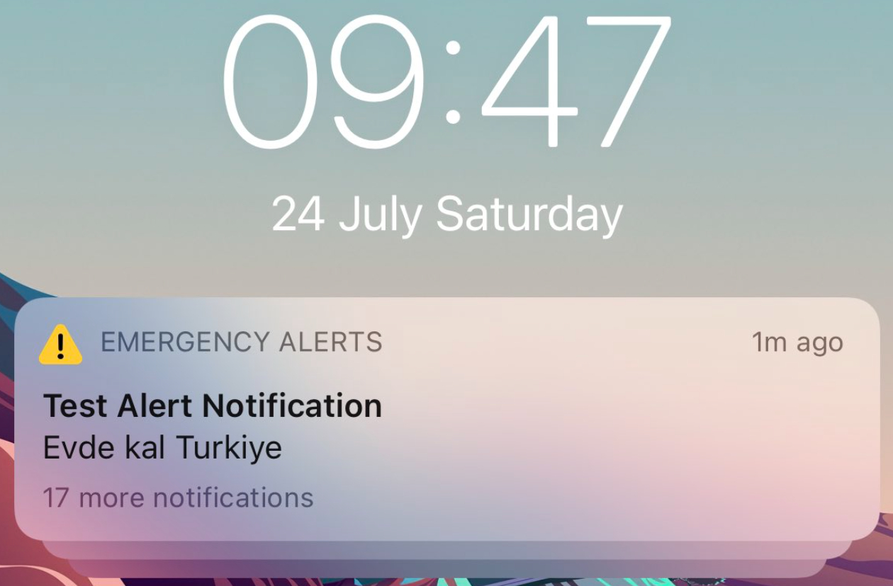 onedio on twitter iphone kullanicilarina gonderilen evde kal turkiye acil durum uyarisi sosyal medyanin gundeminde https t co k5g2mwfsak https t co xexmz9e8rs twitter