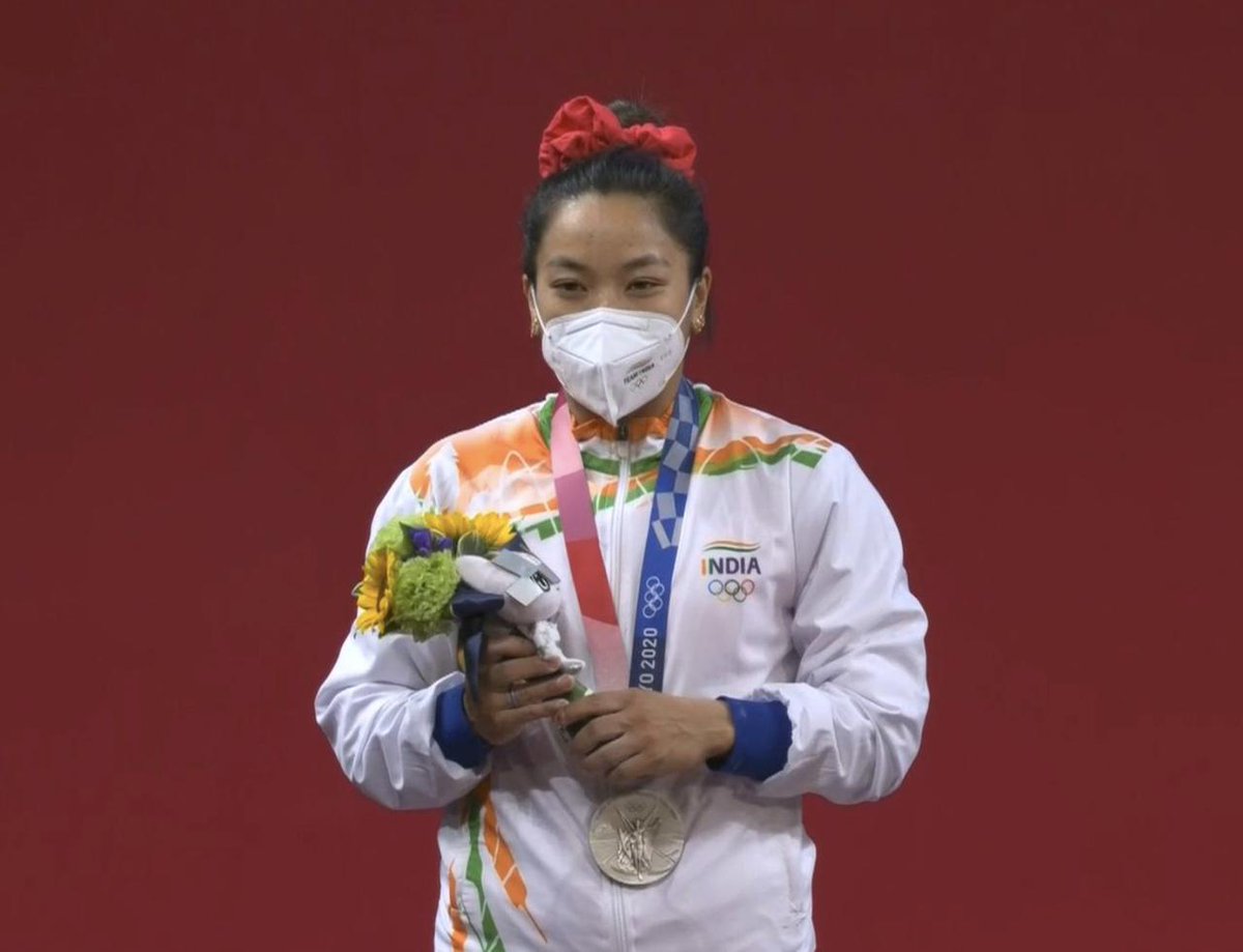 REVEUR88981446's tweet photo. Mirabai Chanu! 🥈🙏🏋️

Absolutely amazing display of weightlifting.

Mirabai Chanu 🥈🏋️
The way you have transformed yourself after your injury and clinched a historic silver for #TeamIndia is absolutely stupendous.

You have made Flag of India very proud.

#Tokyo2020 #Olympics https://t.co/ruMDx0pHBo