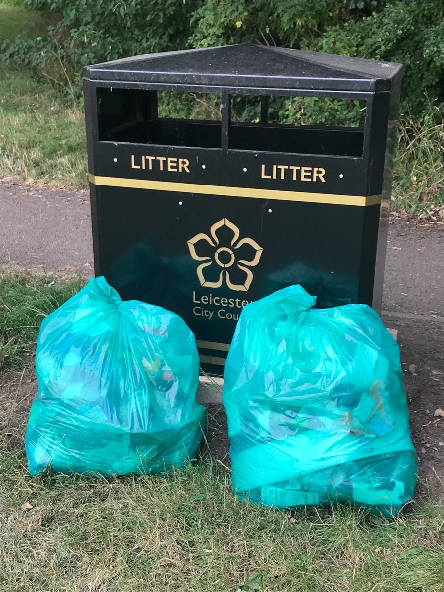 lesterlassie's tweet photo. A 4 bagger yesterday, would have been more but I didn’t take extra bags. Ended up coming home with my trolley crammed with plastic bottles and a couple of hubcaps as well as the usual cargo of crushed cans. #talkingrubbish #DontBeaTosser #NoPlanetB #litter #sllw https://t.co/7YMKSYWiNF