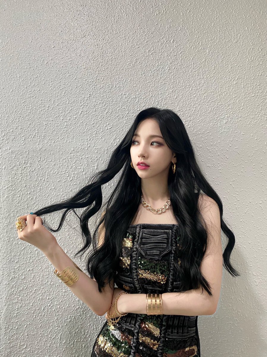 เป็นวันที่รู้สึกว่าพี่น่าสวยมากจริง พี่ซุนยอง ช่างแต่งหน้าเค้าก็แต่งดีอะลุควันนั้น (นานๆทีจะเจอเค้าแต่งลุคถูกใจ) ช่างผมก็เป๊ะ