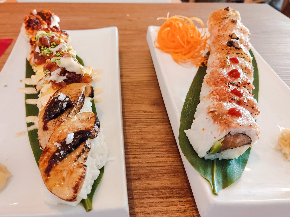 En #Teatinos, disfruta del #sushi Asako
Abrimos todos los días excepto lunes noche y martes todo el día.
#sushi #cocinafusion #terraza #delivery #takeaway #atundealmadraba #verano2021  #nuevanormalidad #sushilovers #SushiAdictos  #sushidelivery #Asakofeelfood