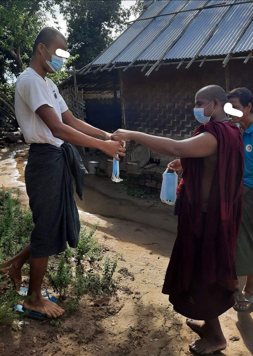 KaungKhantHto10's tweet photo. Pyigyitagon's SayarDaw and youths from #Mandalay helped the civilians donating masks and  spraying AntiSeptic Solution to Positive Areas today. 

Pray also for their Safety. 

FREE OUR PRISONERS

#July24Coup 
#ICRC_SaveMyanmarPrisoners
#WhatsHappeningInMyanmar https://t.co/N52JfFuiM6