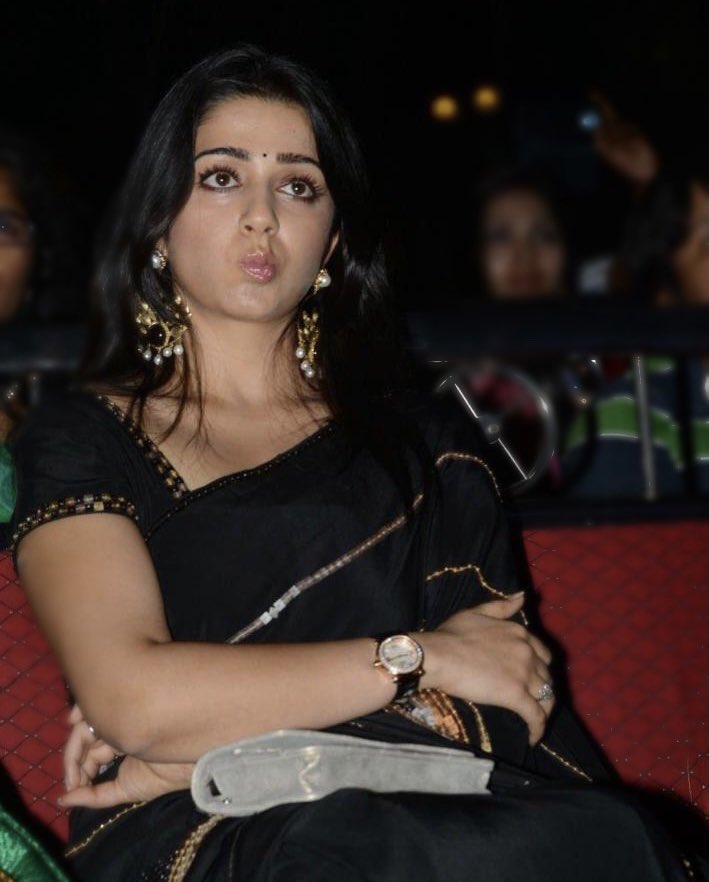 Charmmeofficial's tweet image. When you are desperately waiting to get out !! 😂😂😂