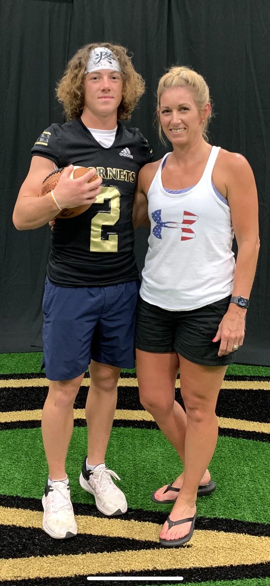 bobantz2's tweet photo. Great visit and atmosphere at @esuhornetsfb camp. Got to work with invested coaches and players.  Thanks @CoachGHiggins and @CoachTeeHarris for the invite. 

#familyovereverything https://t.co/uJJDqFlBuT
