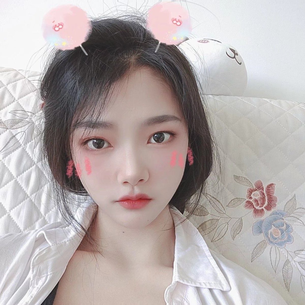 QinYY98's tweet photo. 妹妹在家无聊死了，放假了都不知道做什么！可以找点小哥哥聊天 #清纯学妹 #无聊 #漂��妹妹 #聊骚 https://t.co/sITlfIllWk