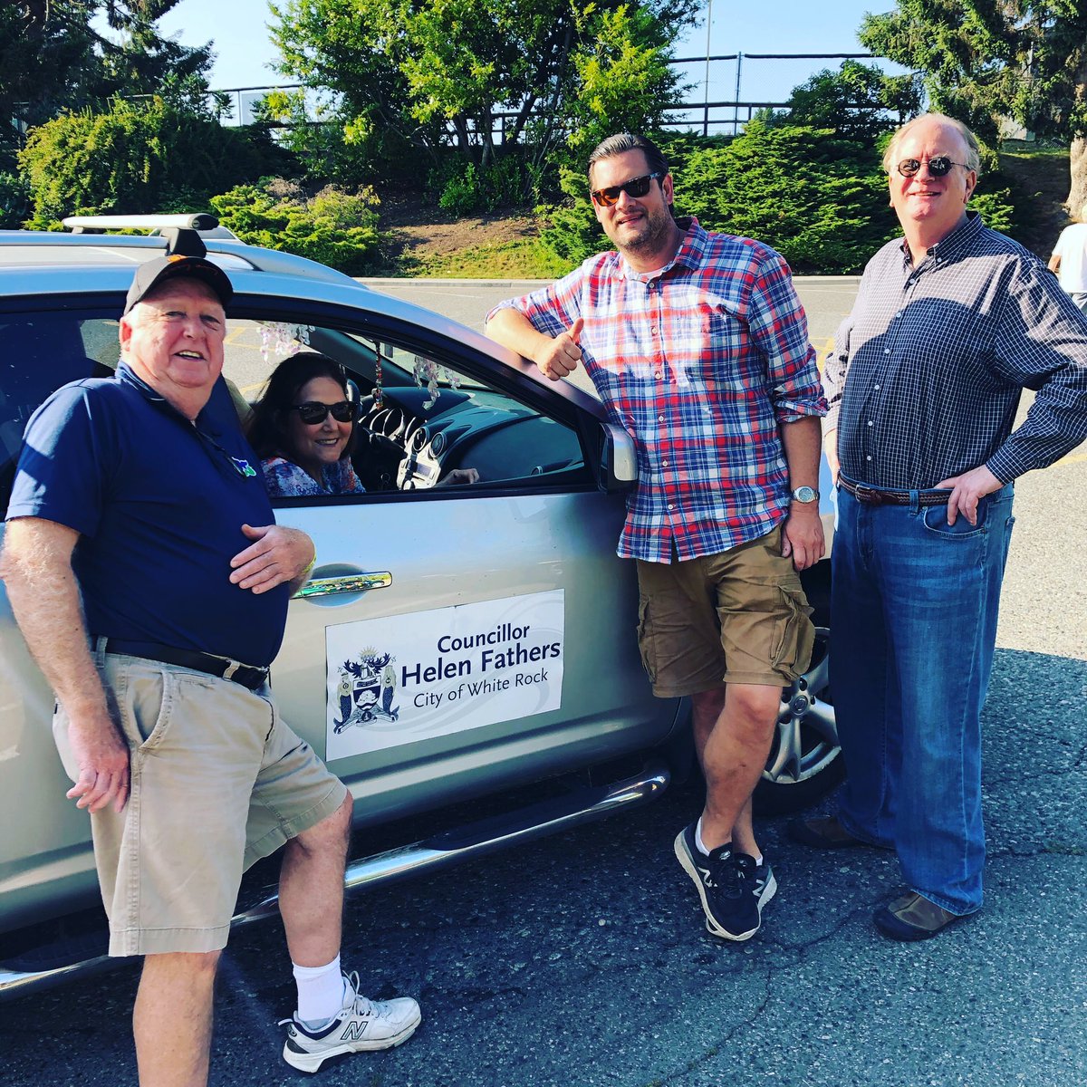 HelenFathers's tweet photo. 2nd Annual Pride Parade in White Rock. Great event @PeaceArchNews @aaron_hinks  fun evening ❤️ https://t.co/aFtE7Yaqt1