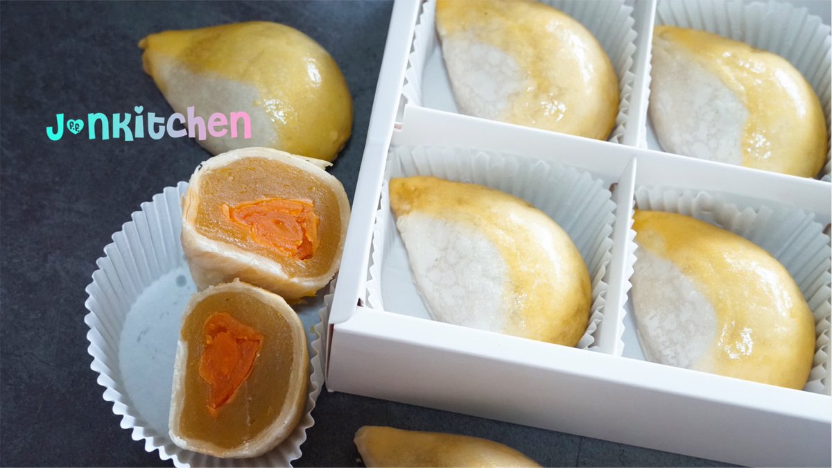 JNKitchen1's tweet photo. ขนมเปี๊ยะทุเรียนไข่เค็ม 
359บาท for 1 box

カノムピアトゥリアンカイケム

#ขนมเปี๊ยะทุเรียนไข่เค็ม #Chiangmai #Thailand #Mooncake https://t.co/ThQMYXw3PQ
