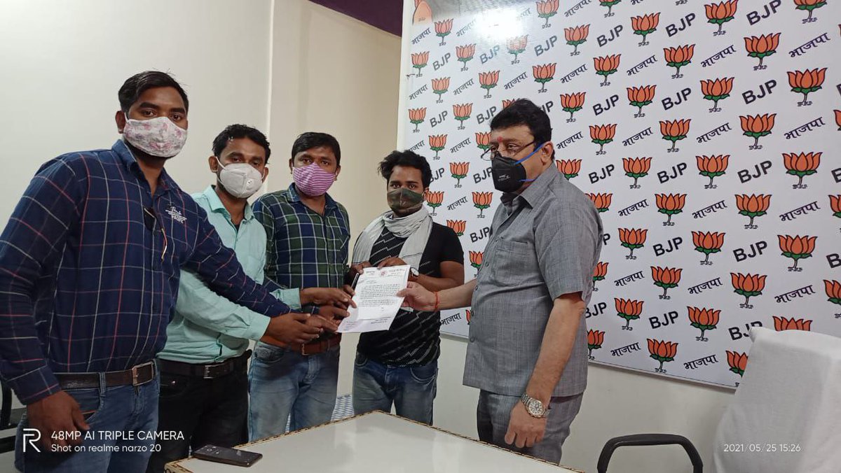 सर हमारा चयन 10 महीने पहले ही हो गया और आपने हमें बधाईयां भी नहीं लेकिन आज तक हम जॉइनिंग के लिए तरस रहे हैं बेरोजगारी का दंश झेल रहे हैं उसे दूर करिए  #JOINING_4_AGTA2018
<a href="/myogiadityanath/">Yogi Adityanath</a>
<a href="/UPGovt/">Government of UP</a>
<a href="/spshahibjp/">Surya Pratap Shahi</a>