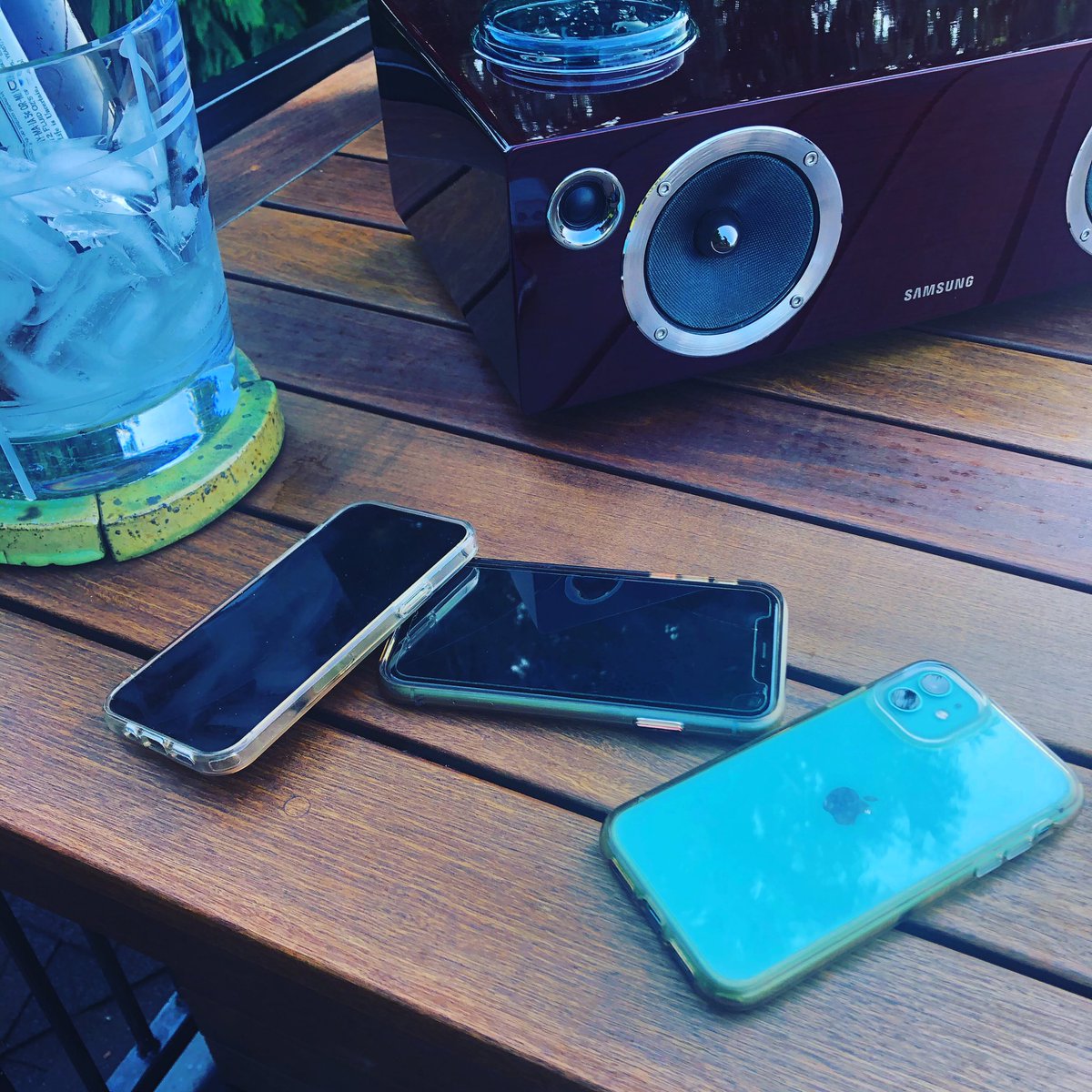 MichaelStusser's tweet photo. This makes me happy. #fridaynightlights #techtimeout #unplug #digitalblackout #techshabbat #putthatthingaway @TechCrunch @humane_tech_now @fwd @DigitalTrends @techreview @reboot @CommonSense @Apple @Verizon @amazon @TeamNDU https://t.co/ksrxb0DdaL