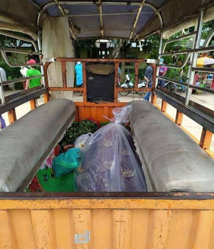 2021Revtweets's tweet photo. In HlaingTharYar tsp, Yangon, many corpses were sorrowfully seen being sent off to Hteinpin cemetery on July 23 due to shortage of hearses.
#July24Coup 
#ICRC_SaveMyanmarPrisoners
#WhatsHappeningInMyanmar https://t.co/KJOKmjTMRW
