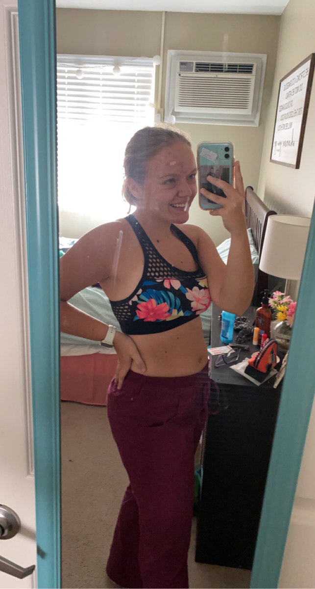HannahHephner's tweet photo. If you would’ve told me at the start of 2021 I would be in my best mental and physical state I would’ve thought you were joking. I started going to the gym as a way to relieve stress and but today I’m down 20lbs. Here’s your sign to set goals and chase them! I believe in you https://t.co/8KsRNsZjTe