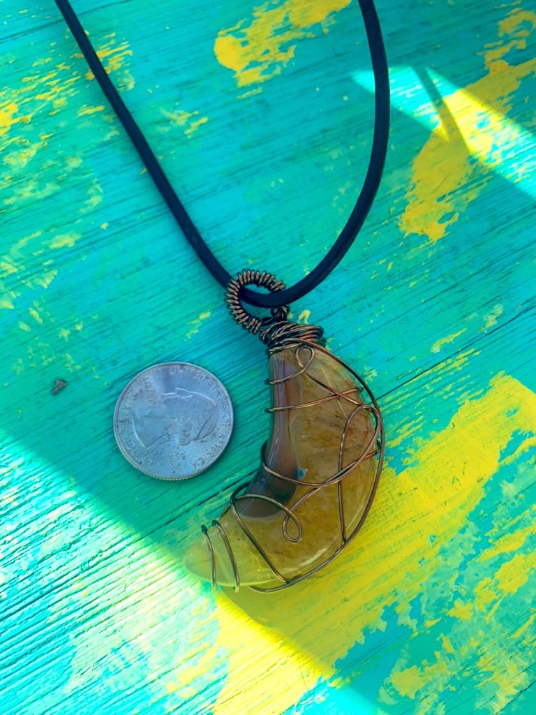 RoweShopJewelry's tweet photo. Agate moon necklace available on Etsy!! https://t.co/wwbF92piby 🌙 https://t.co/4mH4F6RmI1