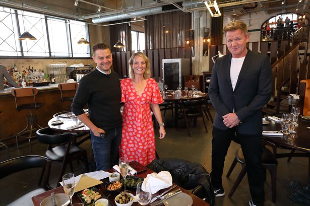 (Daily Record):#Gordon #Ramsay surprises Pride of Scotland winner at his London restaurant : Chef pops up to tell inspirational dad-of-three he has won the TSB Community Champion award .. #TrendsSpy https://t.co/TnADROIurv https://t.co/IXyCLBzgzk