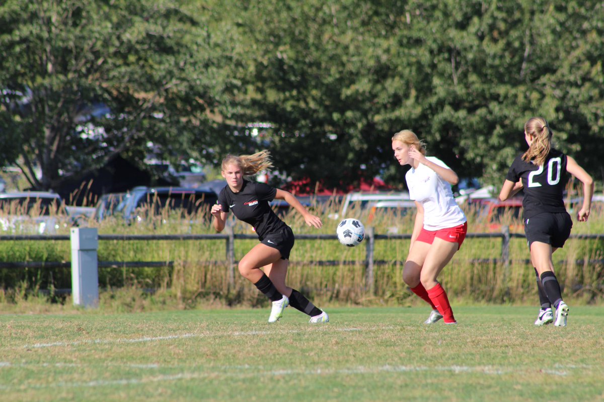 CrossfireSelect's tweet photo. Crossfire Select G06 Black vs Red. A hard fought game on both sides that ended after a last-minute goal during stoppage time resulting in a tie. Impressive showing, girls! Nice work, Coach Clark and Coach Leskinen! #crossfireselectcup https://t.co/C7yNJy0jTf