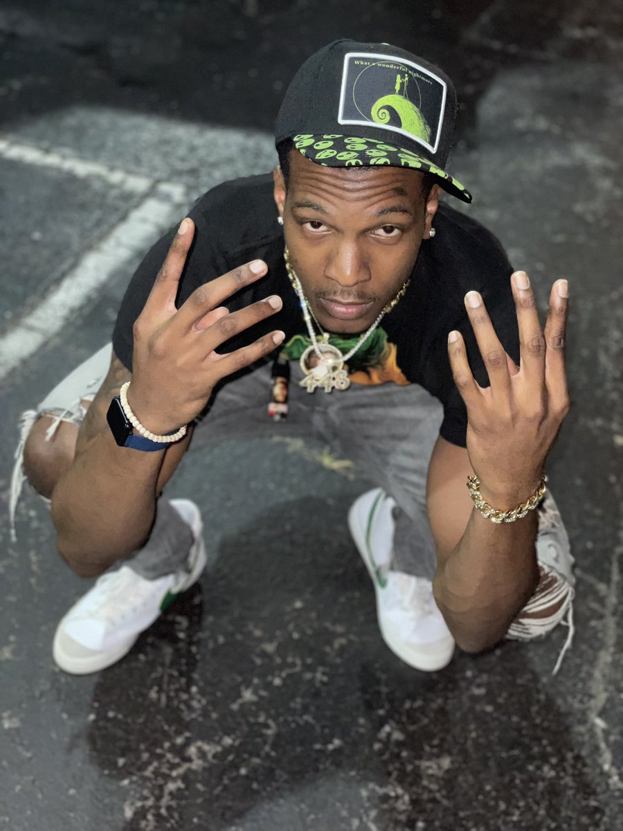 PresidentStree1's tweet photo. Head Up Even When I Look Down❗️😈 #President Street #Current M🍊🍊D #YHN #〽️T #4️⃣4️⃣🦍 #BigNupe #Big♿️ https://t.co/T9xPX3OB6h