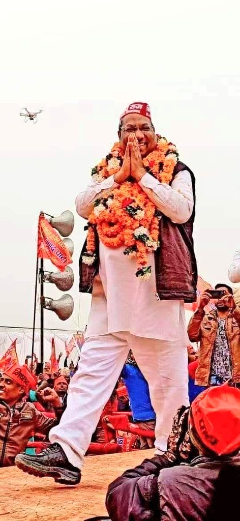 sknsanjeet's tweet photo. #गुरुपूर्णिमा.... 🙏 ऐसे महान गुरु निषादवंश के मसीहा "पॉलीटिकल गॉड फादर ऑफ फिशर मैन" मा DrSanjay Kumar Nishad जी की स्वस्थ होने एवम् दीर्घ आयू की कामना करते हैं।
#PoliticalGuruDrSanjayNishad
#जय_निषादराज #NishadParty #PoliticalFighter #MachhuaArakshanJariKaro
#SanjayNishad https://t.co/AehdlUepEb