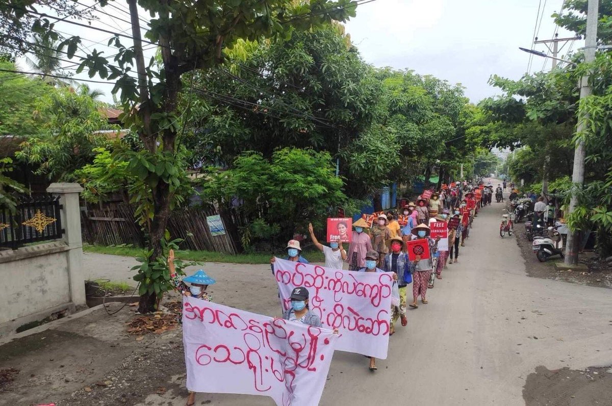 စစ်ကိုင်းတိုင်း ကလေးမြို့တွင် စစ်အာဏာရှင်ဆန့်ကျင်သူများက “ထောင်ထဲမှာတော့ကြွနေပြီ၊ ဒို့ပြည်သူတွေ ငြိမ်နေမှာလား”ဟု ကြွေးကြော်၍ အာဏာသိမ်းစစ်ကောင်စီကို် ယနေ့ (ဇူလိုင် ၂၄)နံနက်ပိုင်းမှာ ဆန့်ကျင်ဆန္ဒထုတ်ဖော်ခဲ့ကြသည်။ Photos-CJ