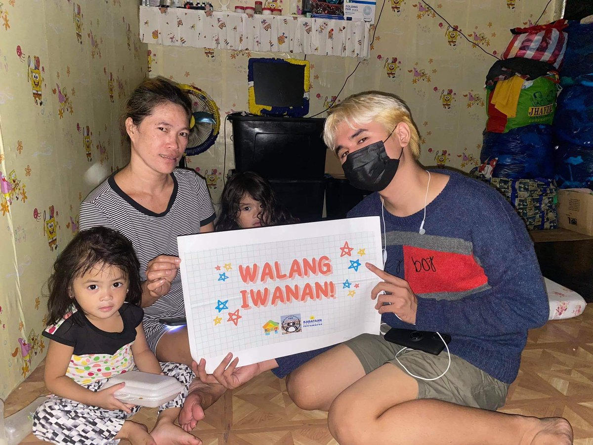 AnakbayanKalaw's tweet photo. TINGNAN: Matagumpay na inilungsad ng mga kabataan at iba’t ibang organisasyon sa Intramuros kasama ang Anakbayan Kalaw ang STATE OF THE COMMUNITY ADRESS sa komunidad ng PIER sa Maynila. Sa kabila ng malakas na pagbuhos ng ulan, naging klaro ang problema ng mamamayan ng Pier. https://t.co/lUjH7rcnpx