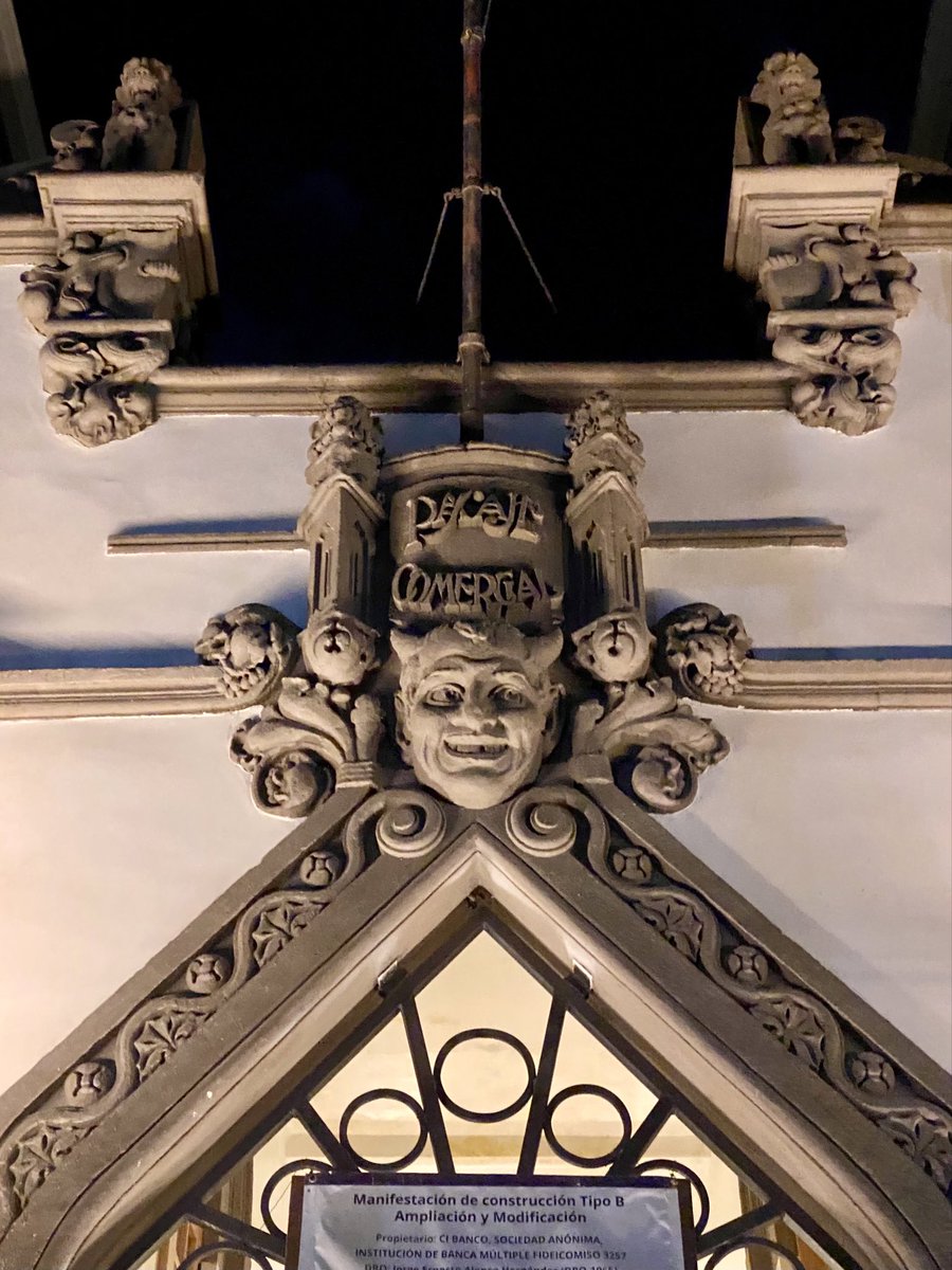 Pasaje comercial el Parián en Av. Álvaro Obregón Col. Roma Norte, #CDMX. (Década de 1920)

Un Neovirreinal muy bien logrado con sus rasgos barrocos.