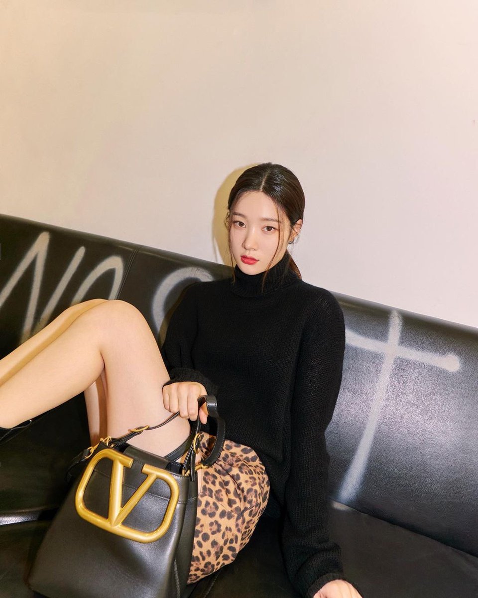 DiaArabFans's tweet photo. [انستقرام] 210723
تحديث حساب ديا تشايون:
@/MaisonValantino #supervee #إعلان
_M
#DIA #다이아 https://t.co/r52PMxiUG2