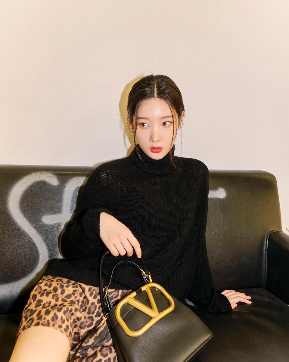 DiaArabFans's tweet photo. [انستقرام] 210723
تحديث حساب ديا تشايون:
@/MaisonValantino #supervee #إعلان
_M
#DIA #다이아 https://t.co/r52PMxiUG2