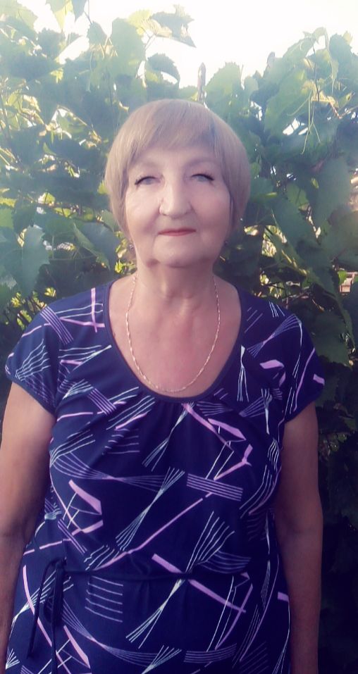 Хорошие люди -  лучики солнца.В коллективе ДОУ 81 трудится помощник воспитателя Тулинцева.Л.М. - наставник и пример для молодых коллег.Она верна своей профессии более 40 лет!.Это-чудесныйчеловек,любящий детей.Поздравляем Лидию Михайловну с Юбилеем!Желаем здоровья и благополучия!