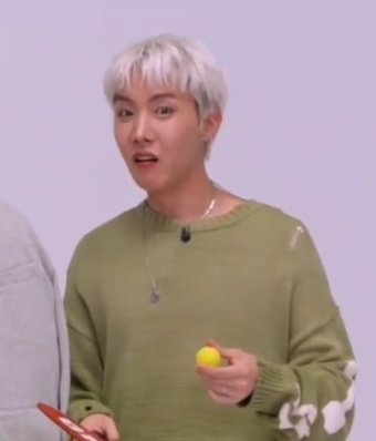 Van7bt4's tweet photo. JJAJABDJAJS  no puedo con la cara de Hobi 
#BTSonFallon #BTS_Butter https://t.co/BNrhzhSWBL