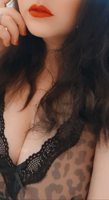 Exclusive access to videos and pictures coming soon! Follow me for updates! 🍼💜💙🌧 https://t.co/lXYShy