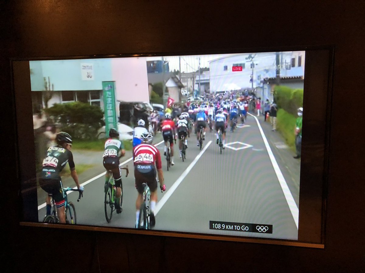 ShunMachi's tweet photo. Eurosportのサイクリング中継の風景がいつものフランスではなくて日本の田舎というのが良い意味でかなり違和感。蕎麦屋、行きたい。 https://t.co/J6b5tmZi3t