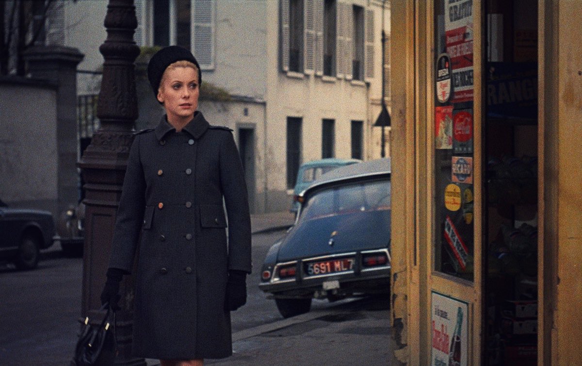 Futura_Noir's tweet photo. Belle de Jour ~ Luis Buñuel (1967) https://t.co/F45GGugCSc