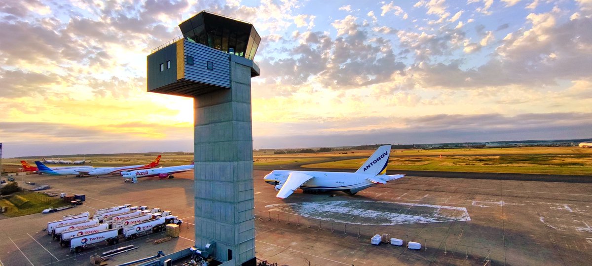 Another day at LFLX/CHR
#aeroport #sunrisephotography #CentreValdeLoire #antonov