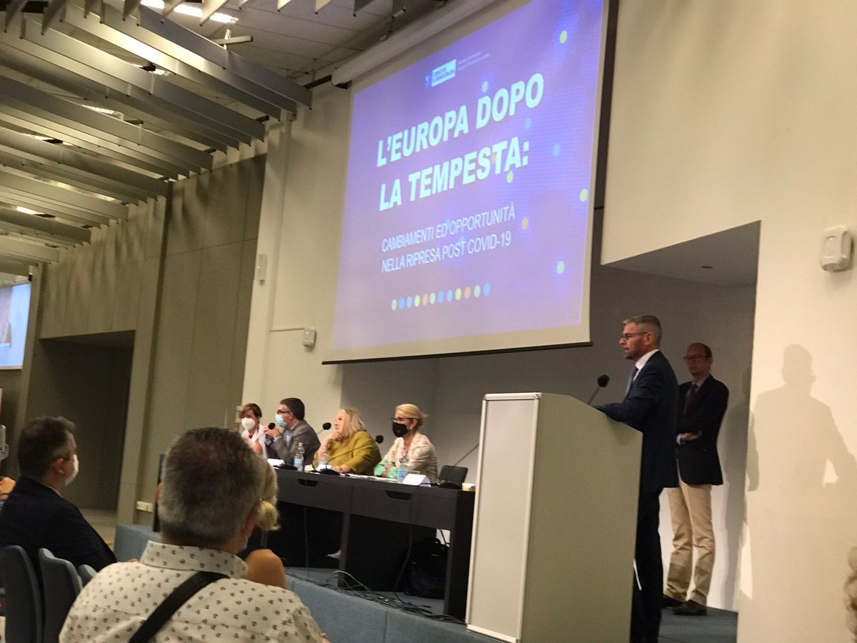 MarcoDreosto's tweet photo. Ringrazio la meravigliosa @mgmaglie per la sua presenza ieri sera a #Trieste. Un interessante incontro su #europa e #COVID19 che ha visto la partecipazione di @M_Fedriga, @Pier_Roberti, @elenalizzi e #Seganti. Momento di confronto e dialogo di altissimo livello! https://t.co/8EgtvXAkEj