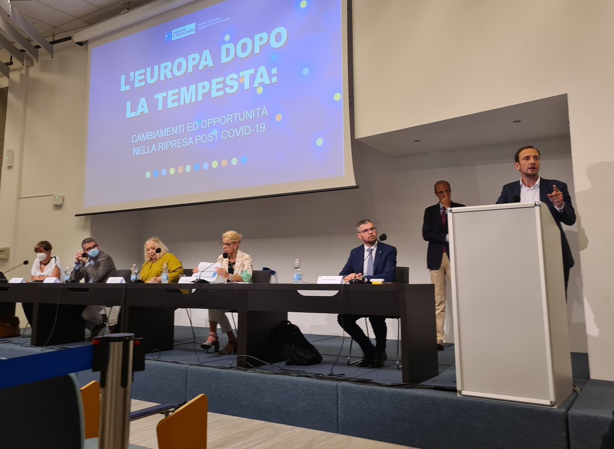 MarcoDreosto's tweet photo. Ringrazio la meravigliosa @mgmaglie per la sua presenza ieri sera a #Trieste. Un interessante incontro su #europa e #COVID19 che ha visto la partecipazione di @M_Fedriga, @Pier_Roberti, @elenalizzi e #Seganti. Momento di confronto e dialogo di altissimo livello! https://t.co/8EgtvXAkEj