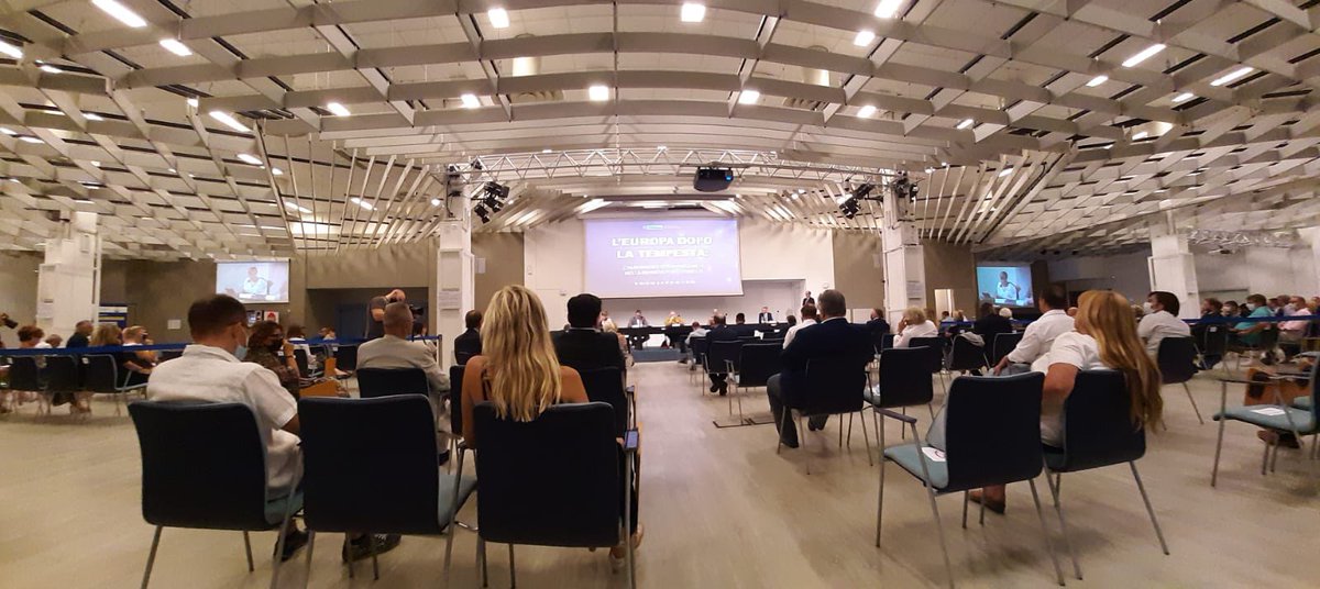 MarcoDreosto's tweet photo. Ringrazio la meravigliosa @mgmaglie per la sua presenza ieri sera a #Trieste. Un interessante incontro su #europa e #COVID19 che ha visto la partecipazione di @M_Fedriga, @Pier_Roberti, @elenalizzi e #Seganti. Momento di confronto e dialogo di altissimo livello! https://t.co/8EgtvXAkEj