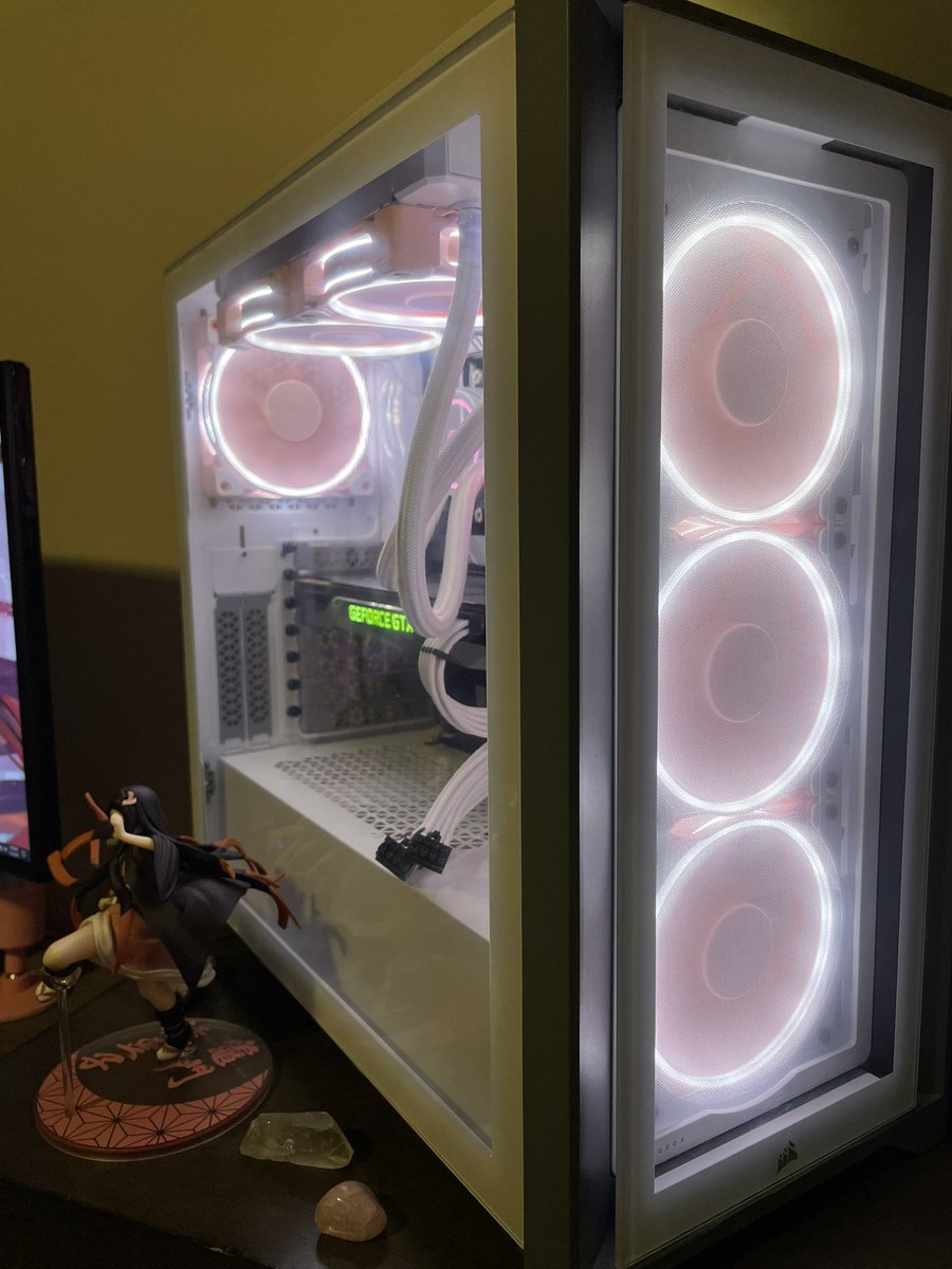 scarlett_bbyuwu's tweet image. NEW PC HYPE.

So in love with it😍😇😘

*****please excuse the extra pci cable, 3080 WILL BE HERE MONDAY*****

#pcbuild #pinkbuild #pinkpc #pinkaesthetic #pcgamer #girlgamer #pcbuild #pink #uwu #anime #aesthetic #newpc #newbuild