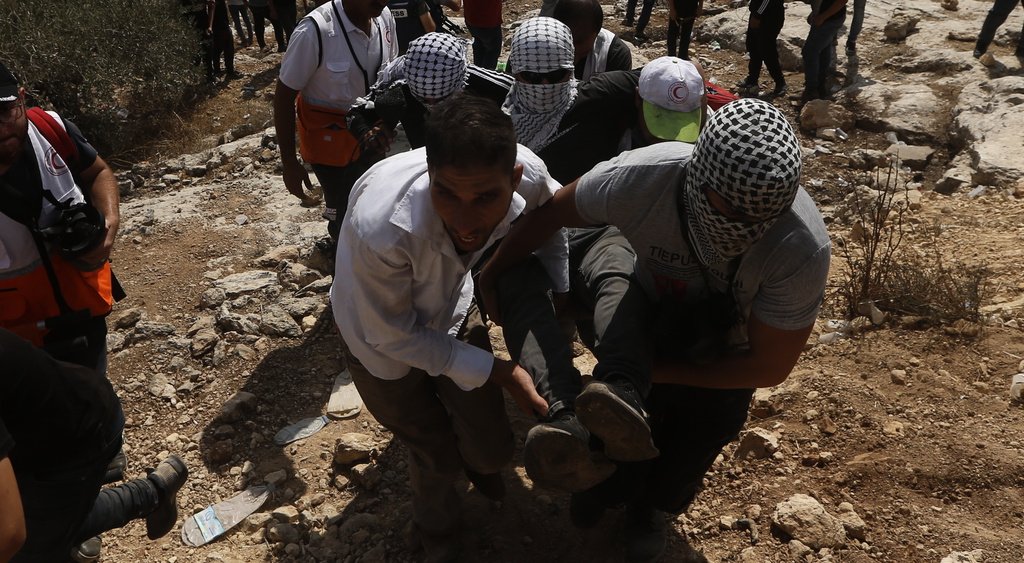 NewsMsdr's tweet photo. 🎥Photos|| 320 Palestinian civilians, including photographer, were injured during clashes with Israeli Occupation in Beita yesterday. Watch 👇👇 https://t.co/eOgvzeOMDd