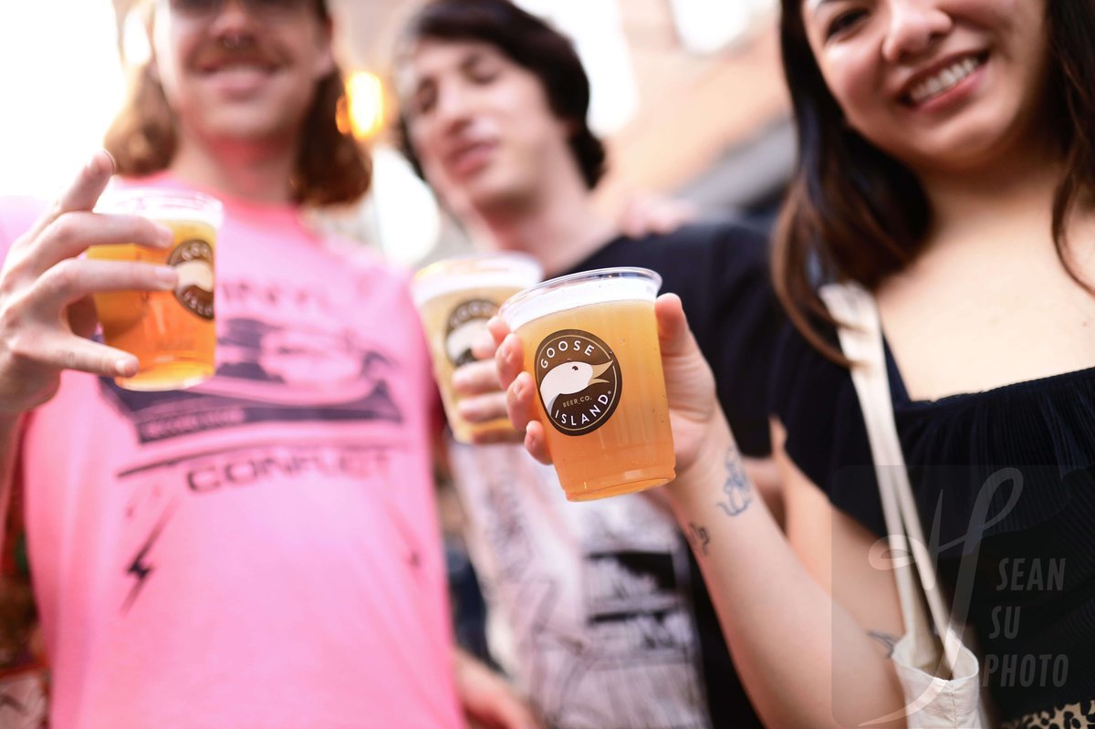 purplephotoco's tweet photo. The streets were packed on day 1 of #WickerParkFest 2021. @WickerParkFest,@WPBCC,@GooseIsland,@SeanSuPhoto. #PurplePhotoMagic, #PPGRocks! #OpenChicago. More photos at https://t.co/K5O9pEy2Y8 https://t.co/2qCa7wMve6