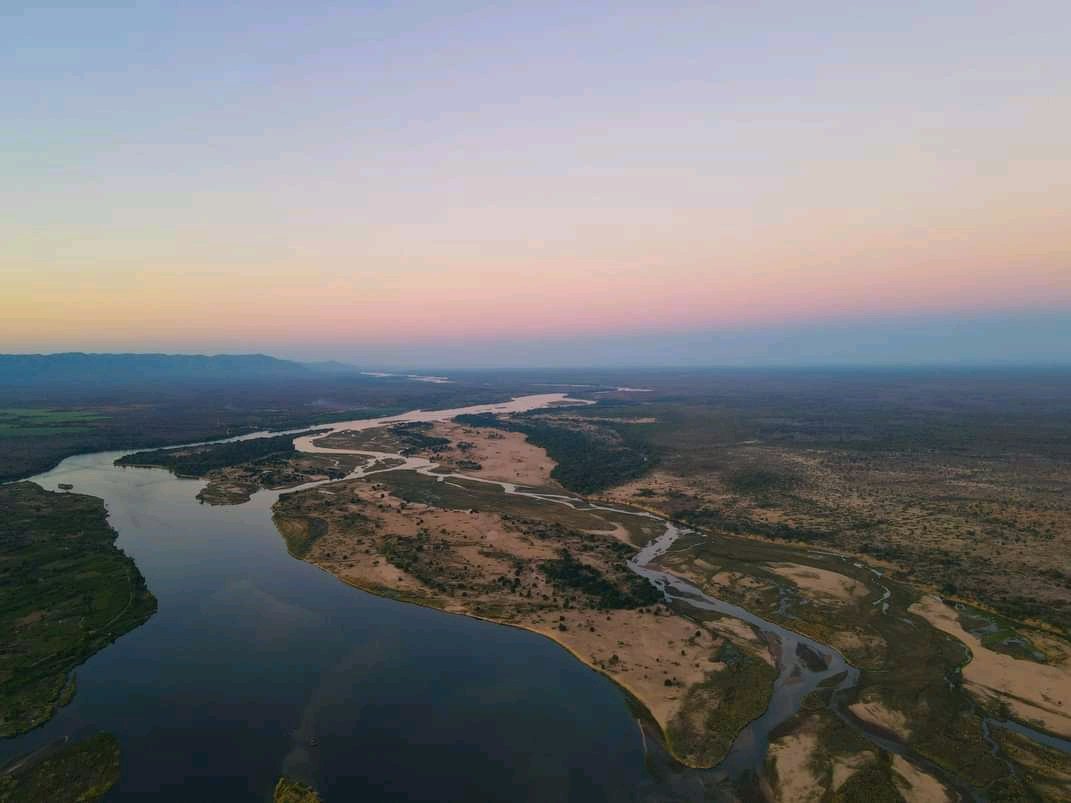 zimadventures's tweet photo. 📌If you want a destination without many tourists but with great fishing spots, Chirundu is the best option🇿🇼

💠For $95/person you will have Airstrip transfers, bed, 3meals per day, cordials, hot drinks, 1game drive per day &amp; many more😍

📲Whatsapp at +263783682334 for Bookings https://t.co/48xZydLlGC