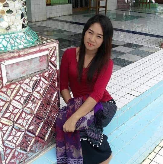 မိုးကိုတကယ်ချစ်ရင် retweetပီး hiလို့မန့်ခဲ့