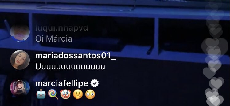 Iucascomenta's tweet photo. A MÁRCIA NA LIVE DA DEBORAH MANDANDO EMOJI DO ROBÔ 🆘 https://t.co/S8WVx99yXT